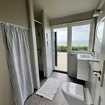 Welcoming Right Down To The Water Tatil Evi *