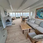 Tatil Evi Welcoming Right Down To The Water